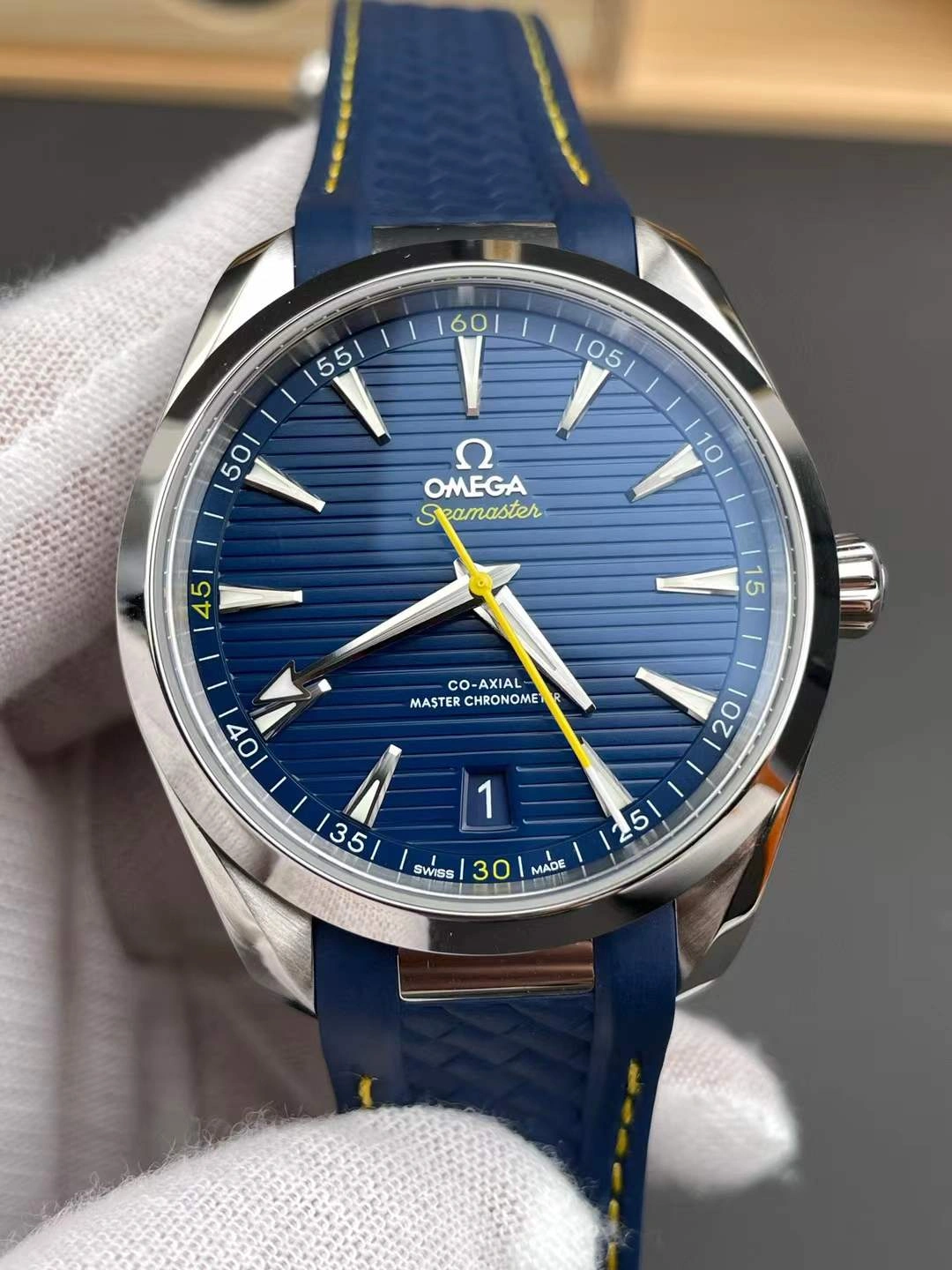 Bold CBD Factory Omega Seamaster Aqua Terra 150M 41mm Blue Dial Smooth Bezel Yellow Seconds Hand (220.12.41.21.03.009) 1:1 Super Clone – Dandong 8900 Movement 244